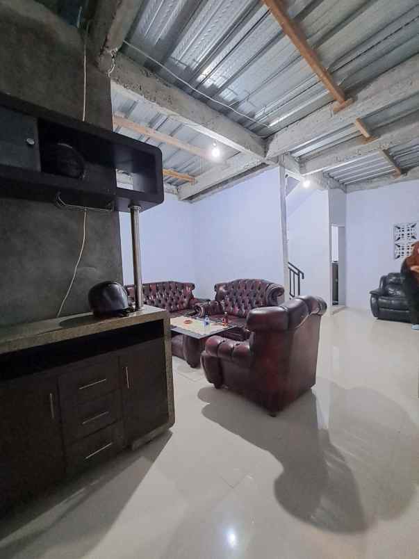 dijual rumah hook 2 lantai tamanalamanda bekasi