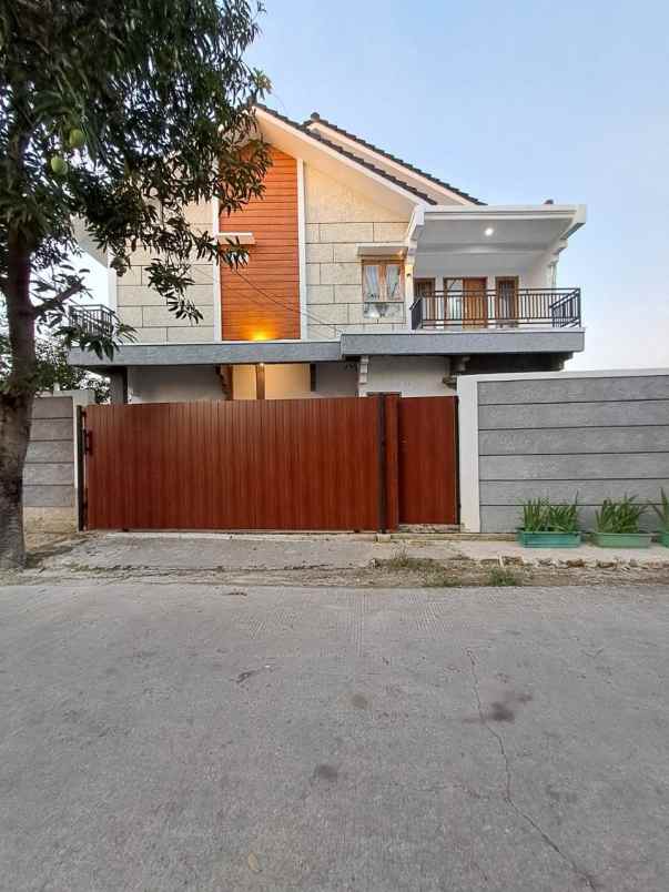 dijual rumah hook 2 lantai tamanalamanda bekasi