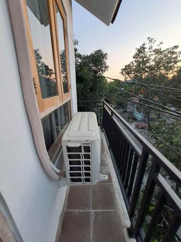 dijual rumah hook 2 lantai tamanalamanda bekasi