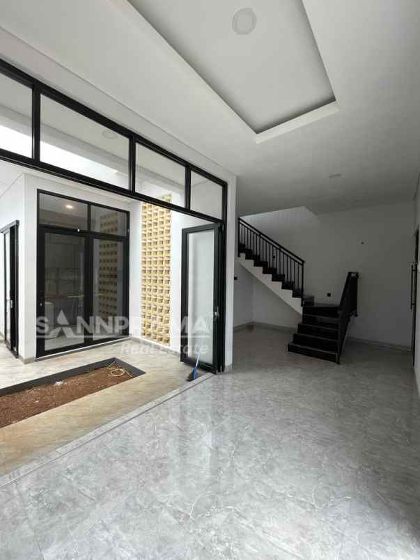dijual rumah jagakarsa raya