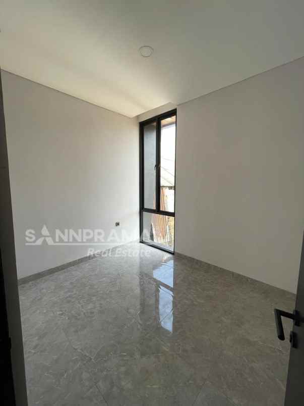 dijual rumah jagakarsa raya