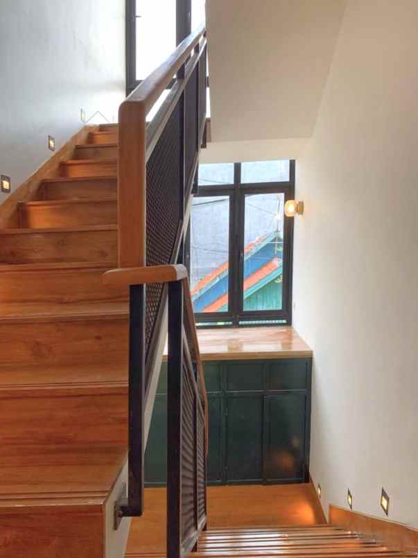 dijual rumah jalan bali pustaka