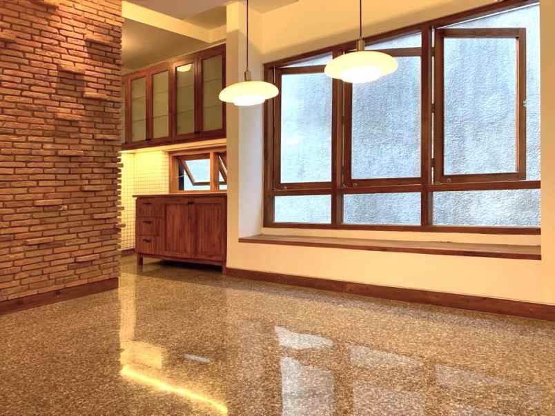 dijual rumah jalan bali pustaka