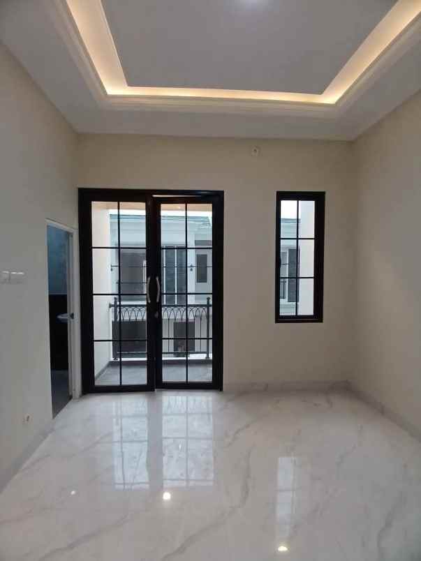 dijual rumah jalan kemang raden saleh depok