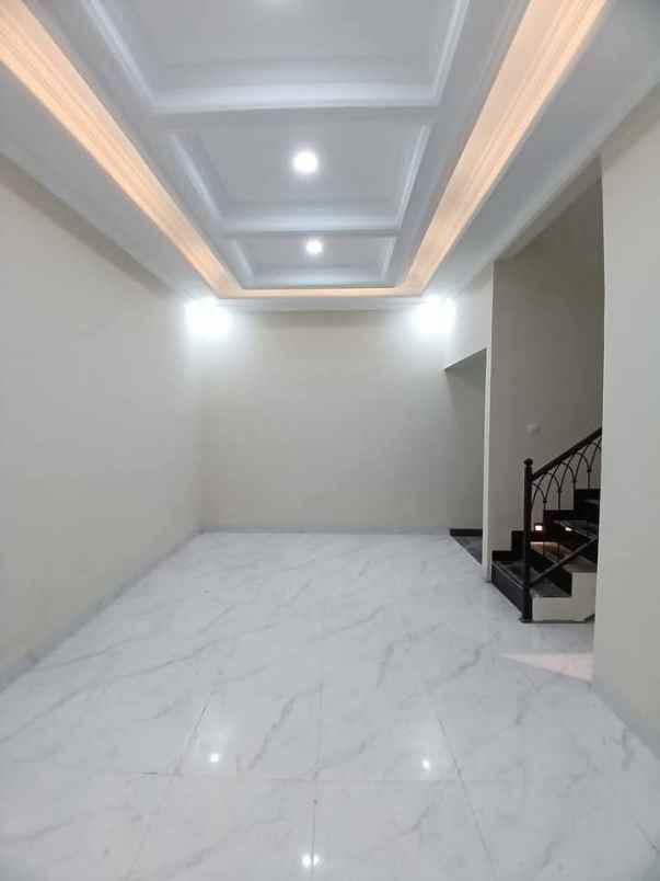 dijual rumah jalan kemang raden saleh depok