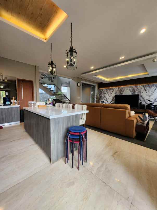 dijual rumah jalan kemang raya jakarta