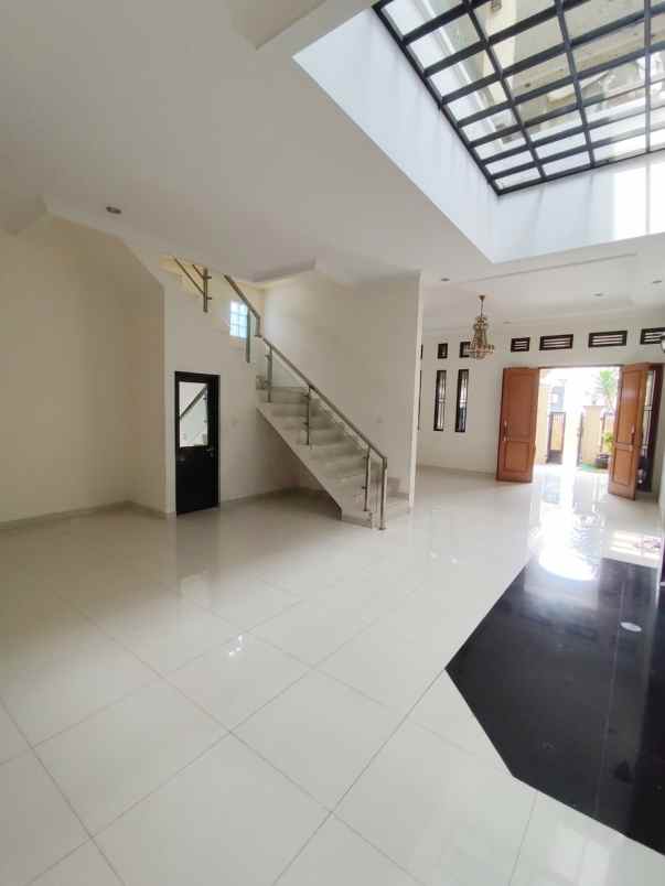 dijual rumah jalan kesadaran no 26