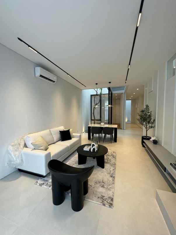 dijual rumah jalan mojoklanggru