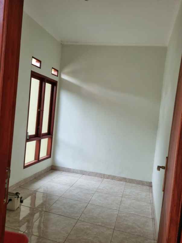 dijual rumah jalan raya cibeureum