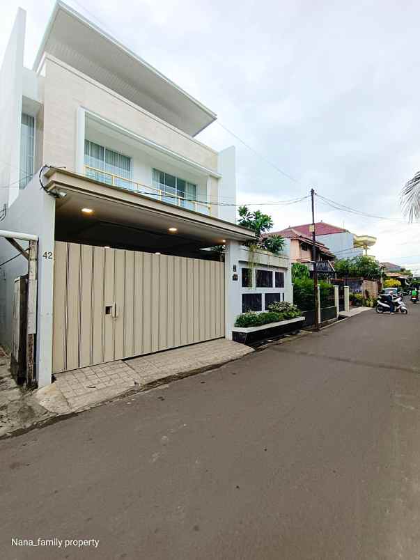 dijual rumah jalan raya kebon jeruk