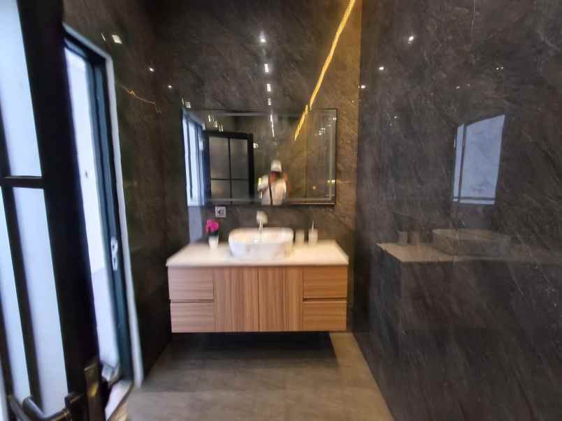 dijual rumah jalan tukad badung