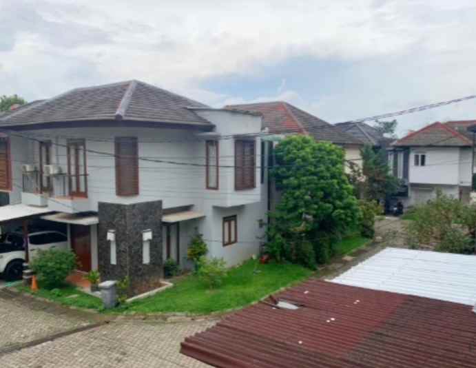 dijual rumah jl cisitu indah