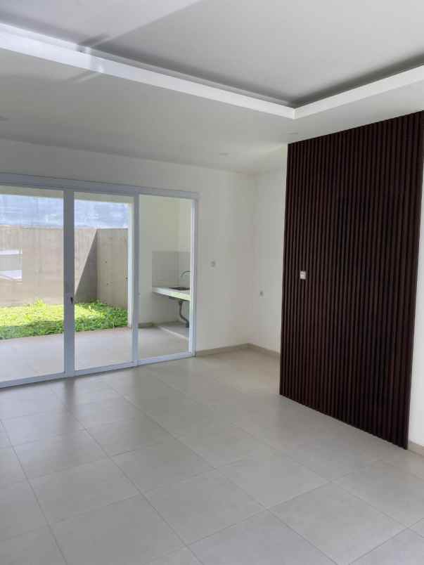 dijual rumah jl ciwaruga bandung