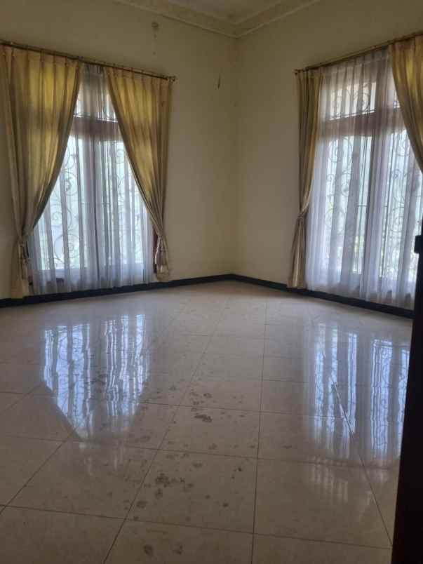 dijual rumah jl kasuari raya kranggan