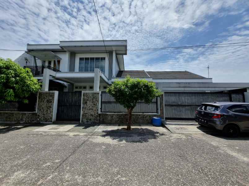 dijual rumah jl nakula