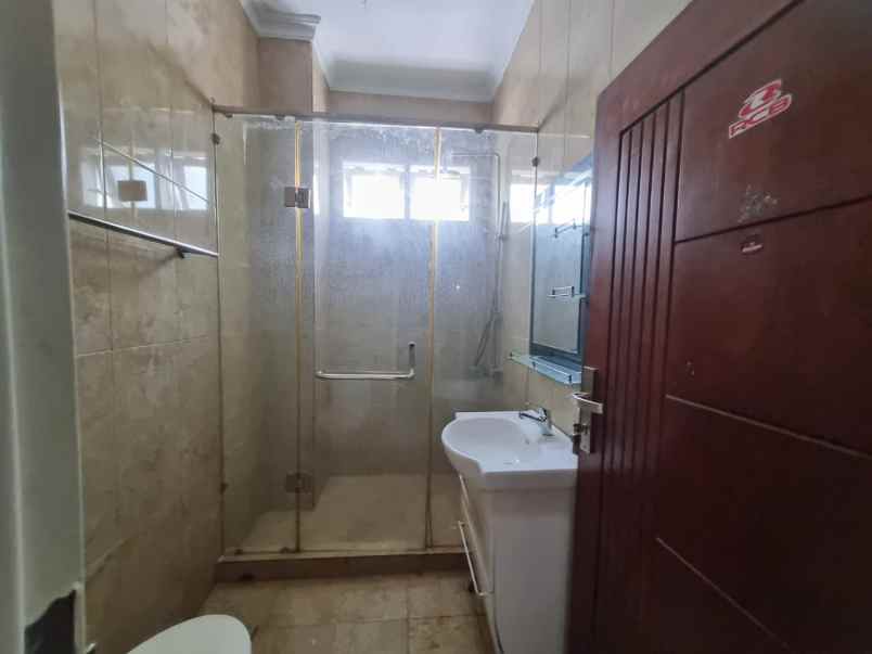 dijual rumah jl nakula