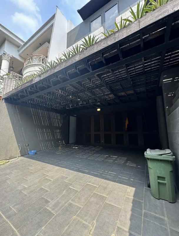 dijual rumah jl panglima polim kec