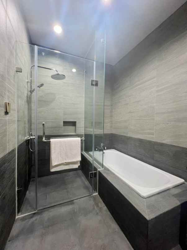 dijual rumah jl raya kebayoran lama