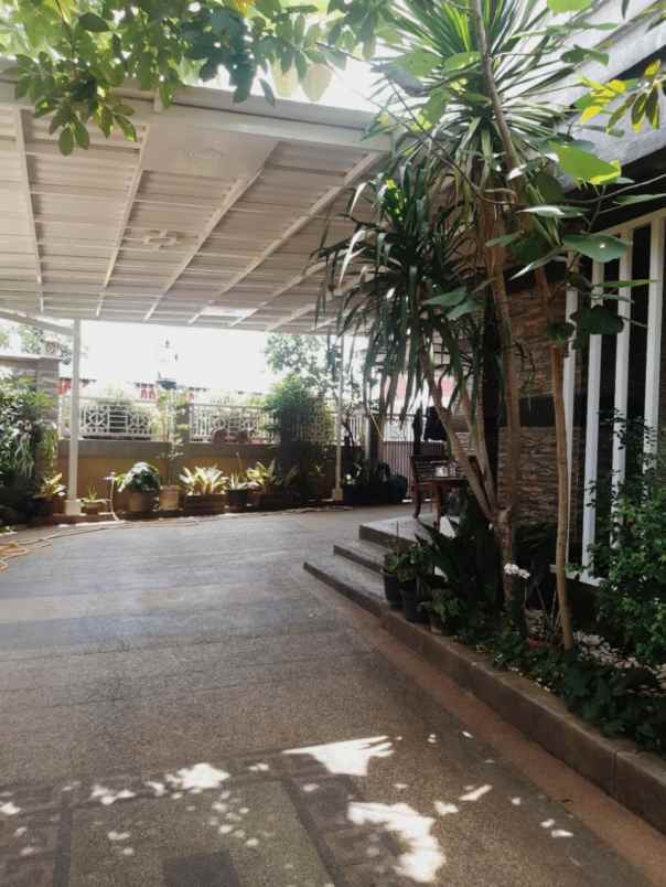 dijual rumah jl raya meruyung limo