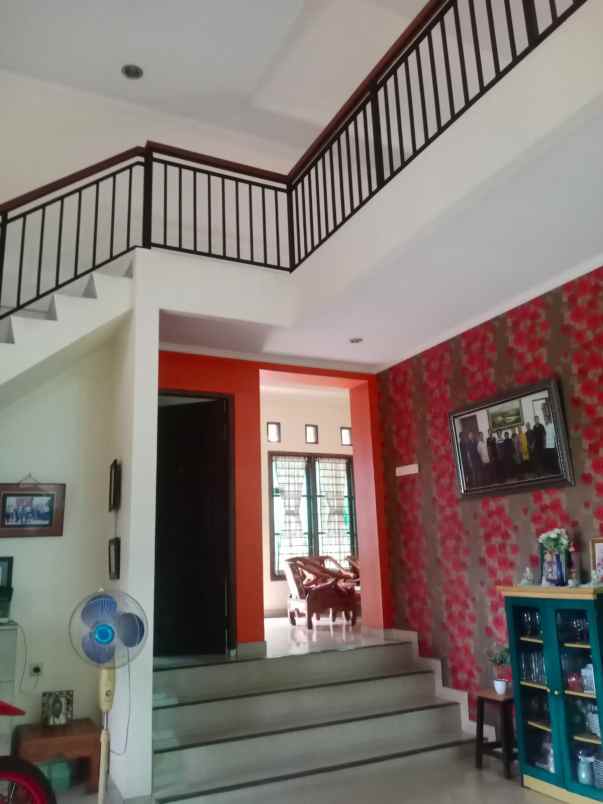 dijual rumah jl raya srengseng