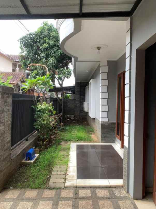 dijual rumah jl saturnus margahayu raya