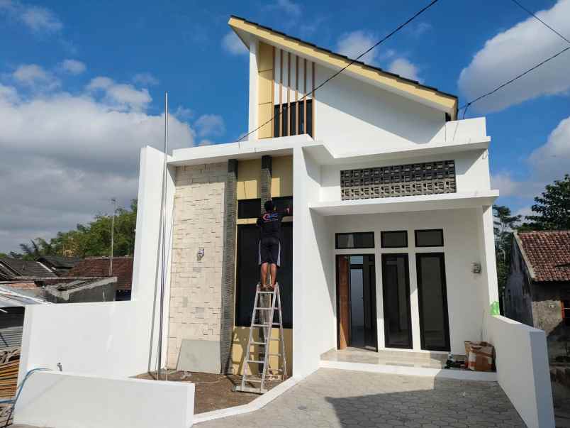 dijual rumah kadirojo purwomartani