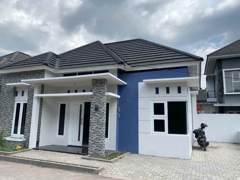 dijual rumah kadirojo purwomartani