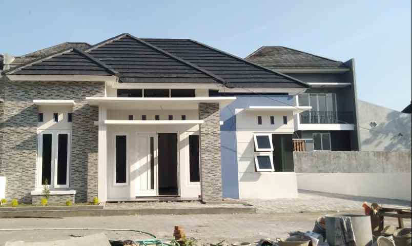dijual rumah kadirojo purwomartani