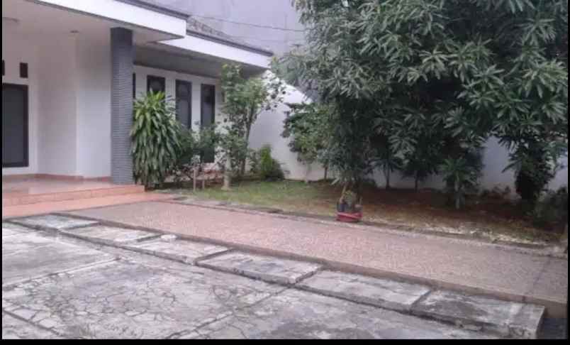 dijual rumah komplek diskum ad cipinang