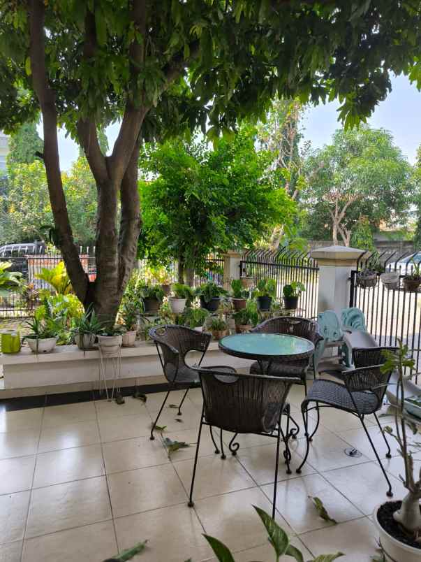 dijual rumah komplek metro permata