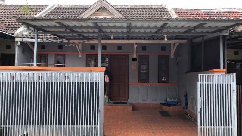 dijual rumah komplek nusa hijau