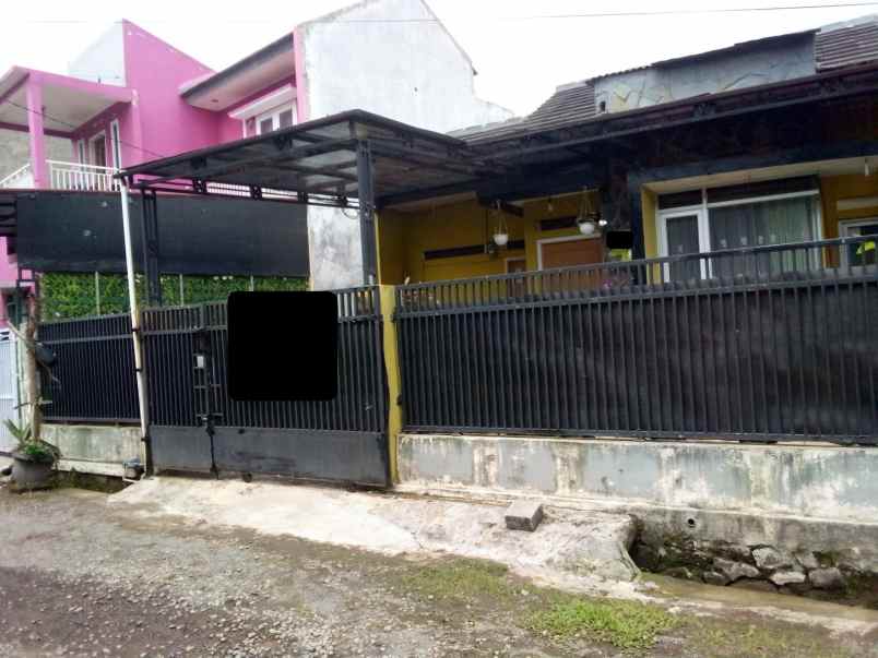 dijual rumah komplek tipar silih asih