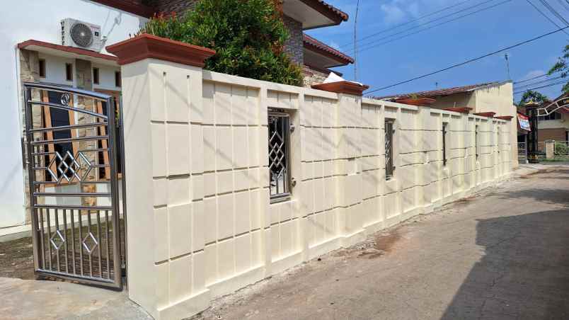 dijual rumah luas 4 kios kebun di telagasari karawang