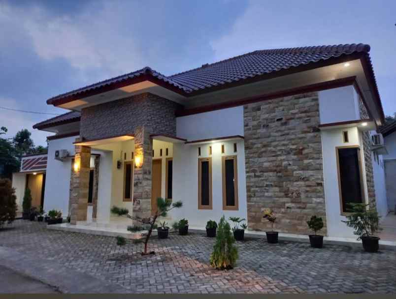 dijual rumah luas 4 kios kebun di telagasari karawang