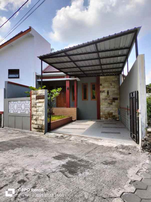 dijual rumah maguwoharjo depok sleman