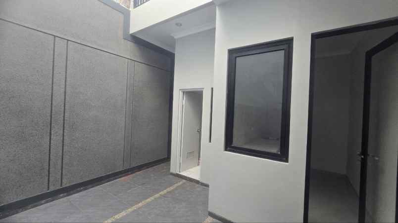 dijual rumah manyar kertoadi