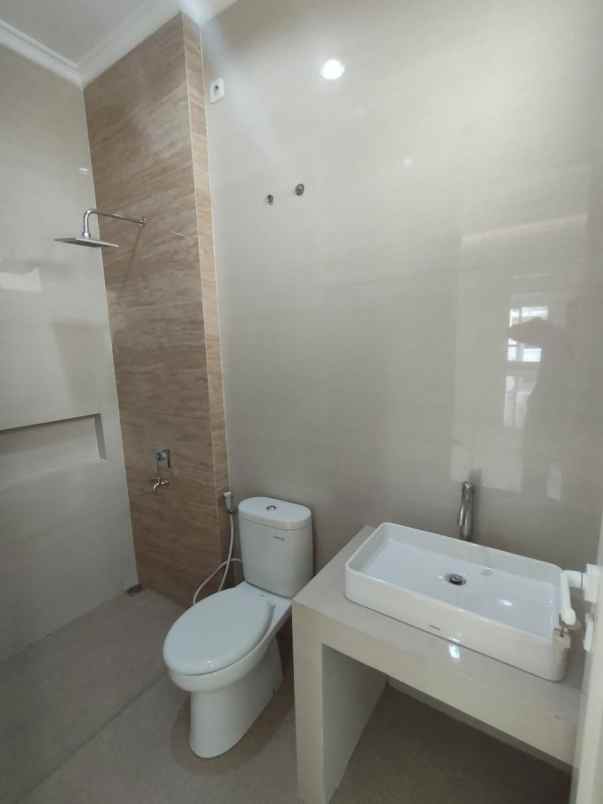 dijual rumah manyar tirtoasri