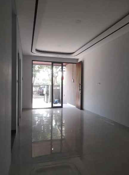 dijual rumah manyar tirtoyoso