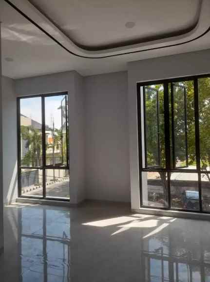 dijual rumah manyar tirtoyoso