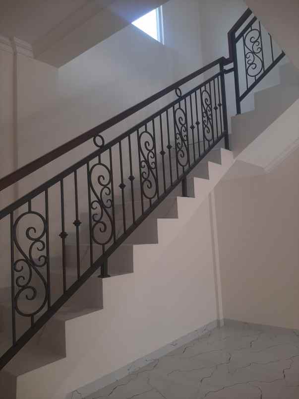 dijual rumah modern minimalis siap huni di jagakarsa