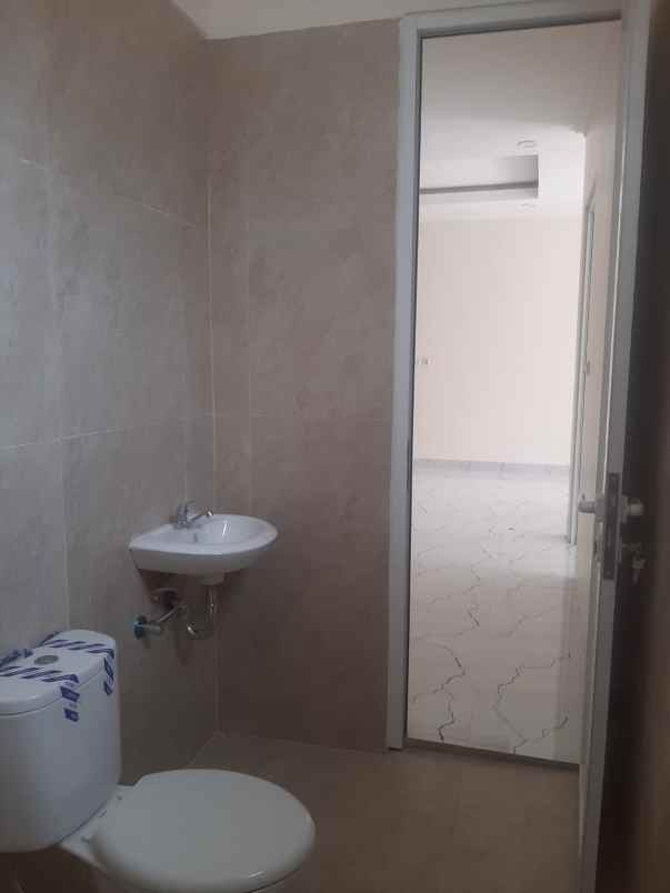 dijual rumah modern minimalis siap huni di jagakarsa