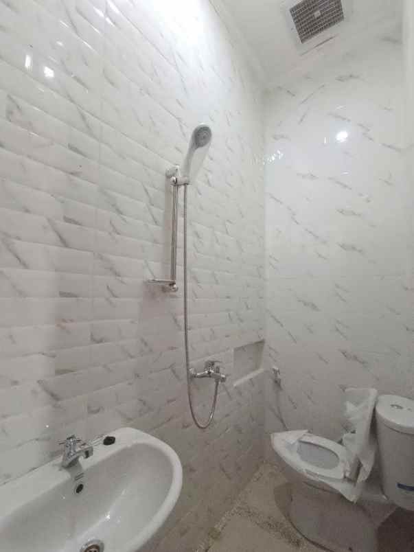 dijual rumah mulyosari