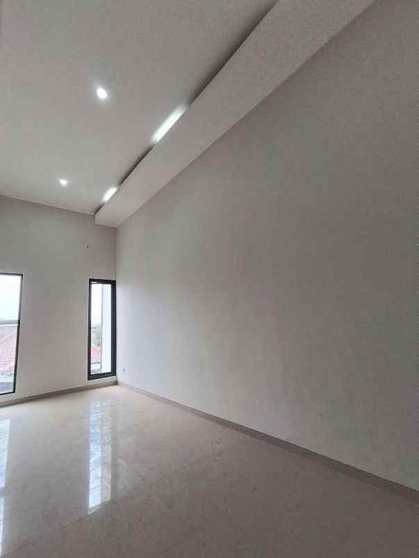 dijual rumah mulyosari