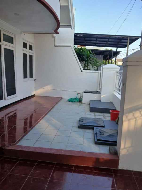 dijual rumah nirwana eksekutif