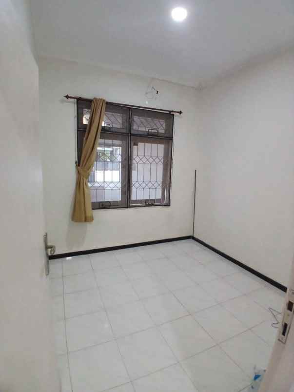 dijual rumah nirwana eksekutif