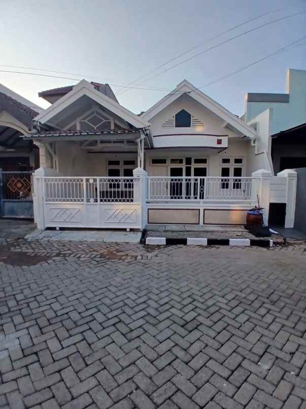 dijual rumah nirwana eksekutif