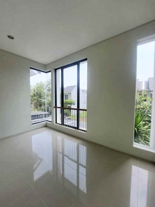 dijual rumah north west hill citraland