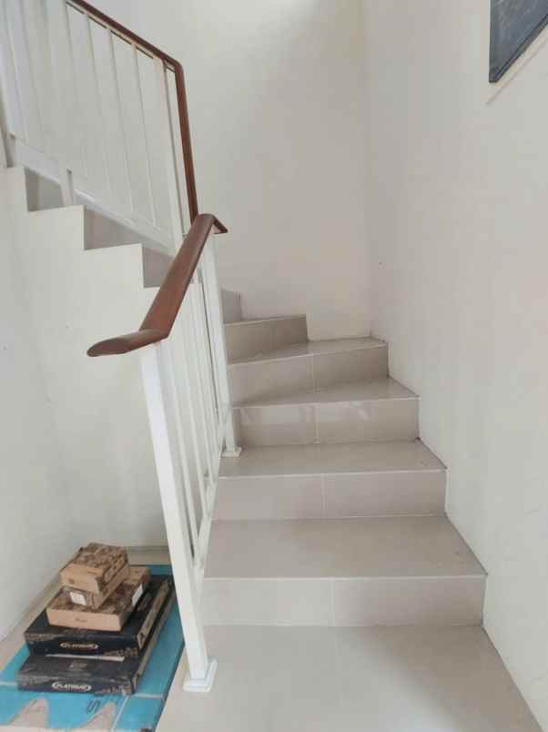 dijual rumah north west hill citraland