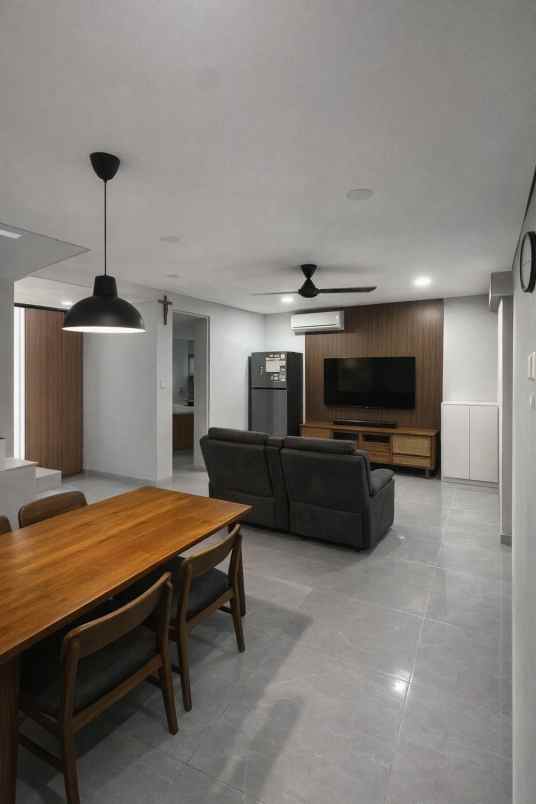 dijual rumah pakuwon city