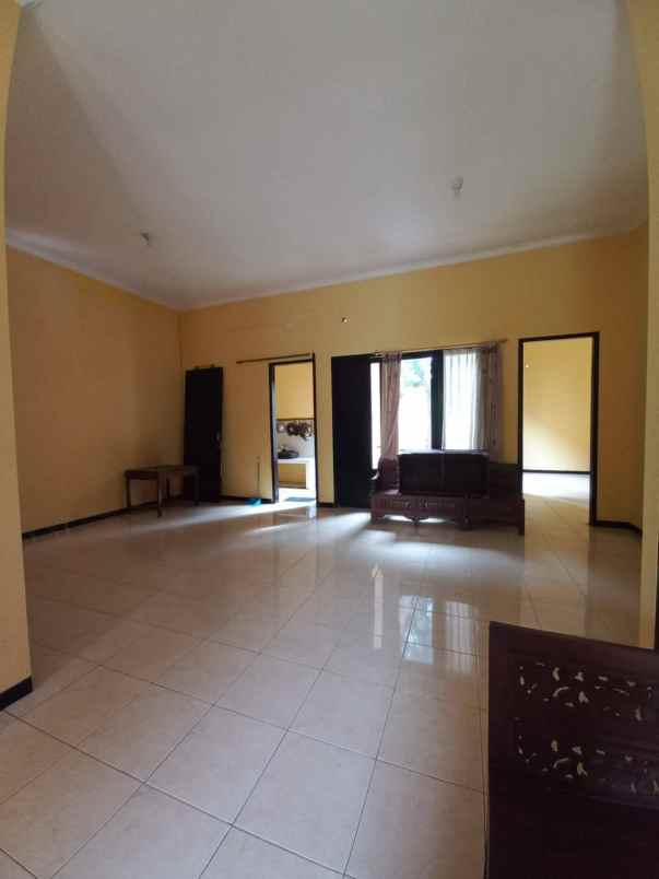 dijual rumah palm spring jambangan
